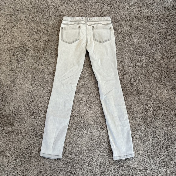 Free People Women's Size 29 Jeans Low Waisted Light Grey Skinny‎ Stained - Picture 5 of 5